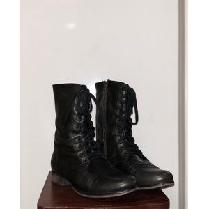 STEVE MADDEN TROOPA BLACK LEATHER